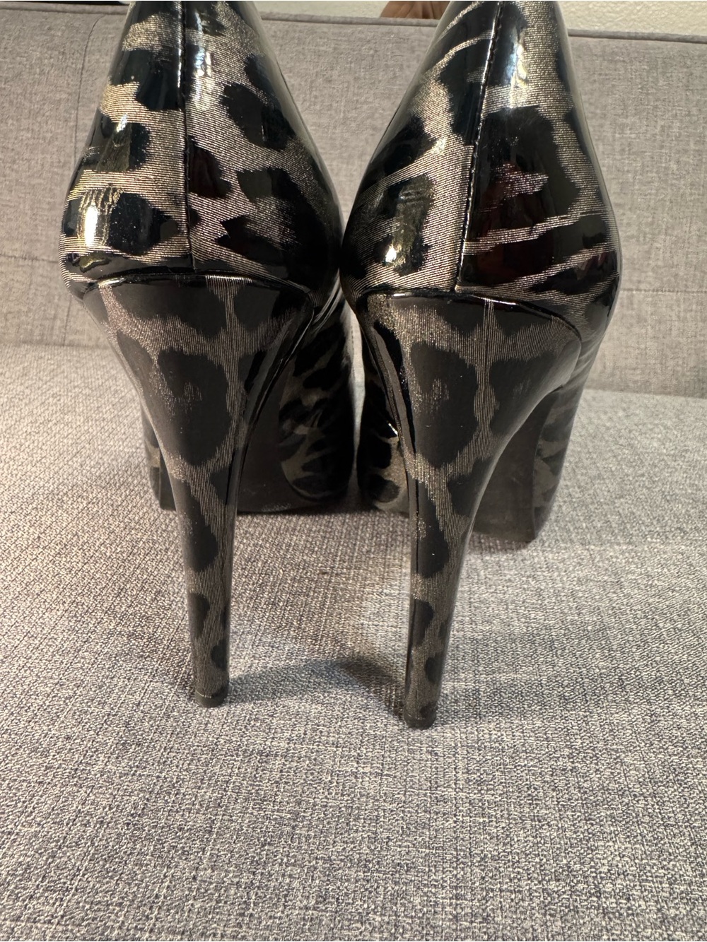 Jessica Simpson Leopard Print High Heel Pumps - Black & Gold - Picture 2 of 5